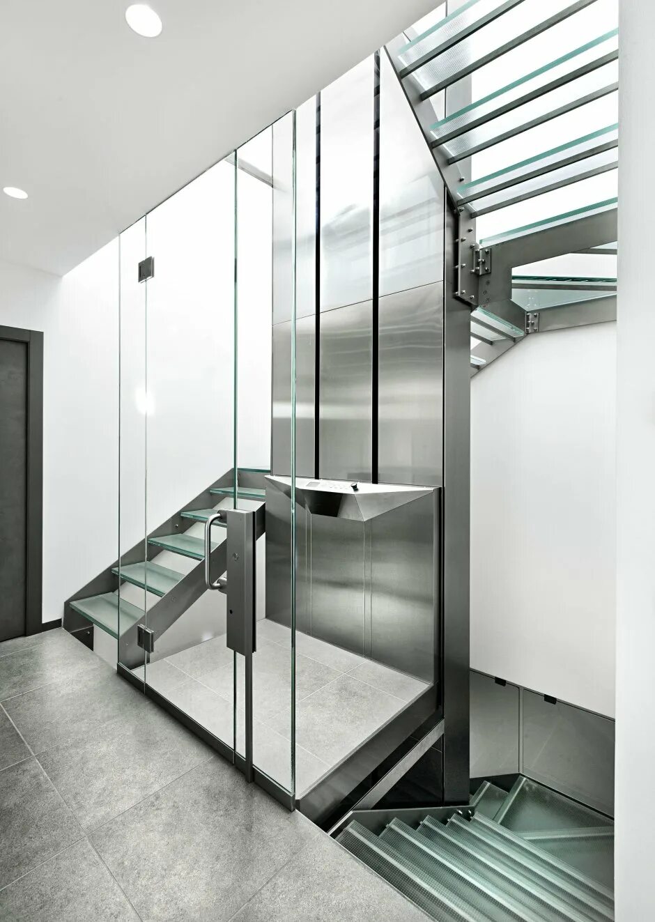 Коттеджный лифт Kleemann. Стекло лифт Schindler. Стеклянный лифт. Стеклянный наружный лифт.