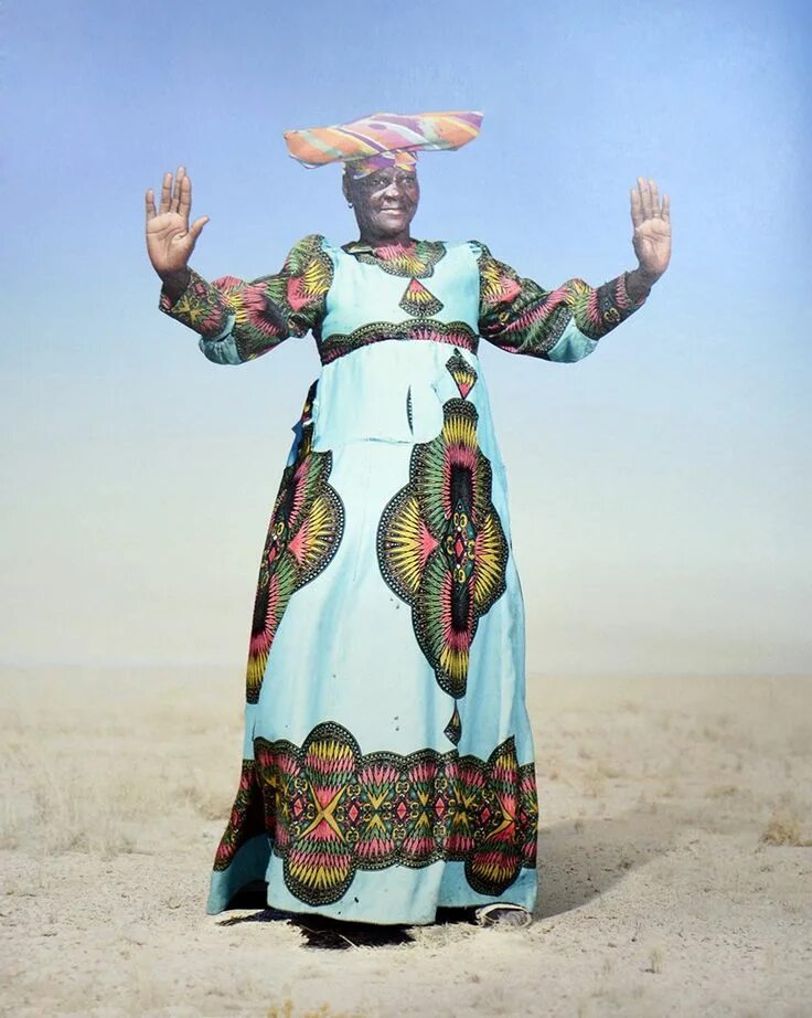 Лицо муны. Национальная одежда Африки. Намибия национальный костюм. Намибия костюмы. Африканский племенной костюм.