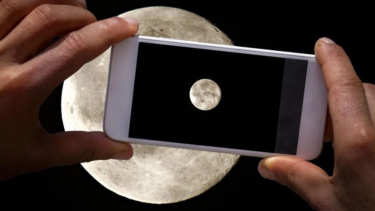 Айфон 14 луна. Луна сфотографированная на айфон. Фоткаем луну на айфоне. Фотографирует луну. Как сфотографировать луну на айфон.
