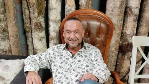 Сколько лет александру морозову