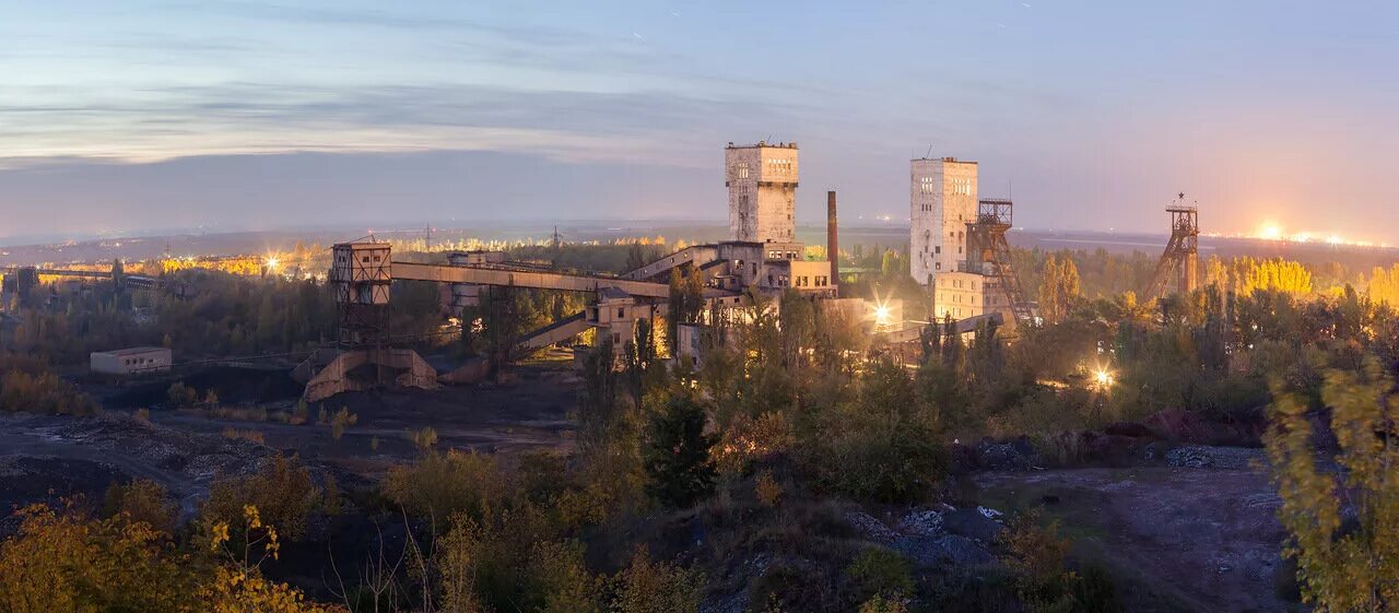 Октябрьский рудник донецк. Шахта октябрьская донецк. Шахта октябрьская воркута. Шахта октябрьская. Шахта южная ростовская область.