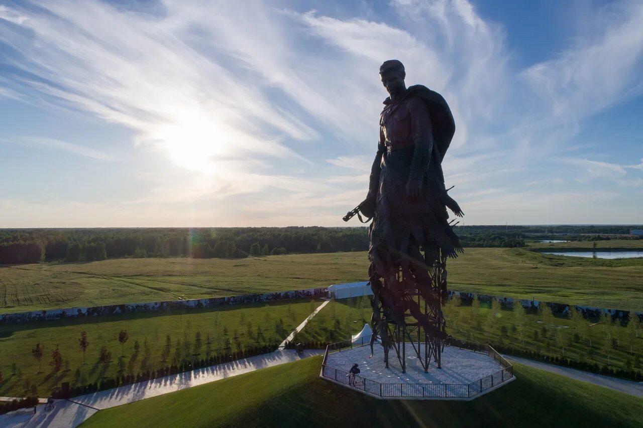 ржев мемориал советскому солдату. мемориальный комплекс советскому солдату подо ржевом. ржев ржевский мемориал. ржев мемориал открыт. ржев мемориальный комплекс.