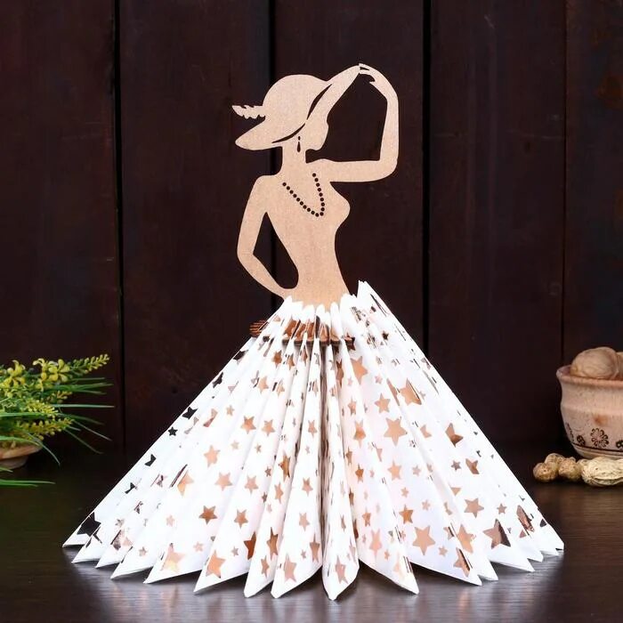 Салфетница дама с зонтиком. Салфетница "дама с веером". Салфетница деревянная девушка. Салфетница деревянная девушка. Салфетница "девушка с платьем".