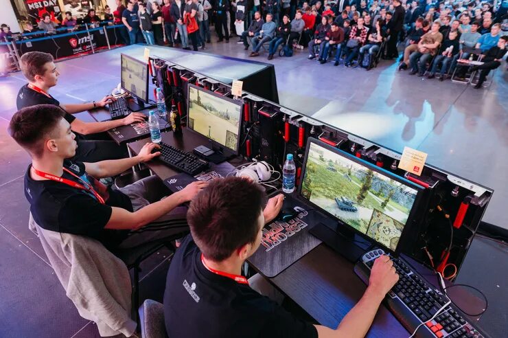 Киберспортсмены в вот. Игрок navi wot. Турнир киберспорт. Гранд финал 2016 world of tanks нави. Киберспортсмены нави.