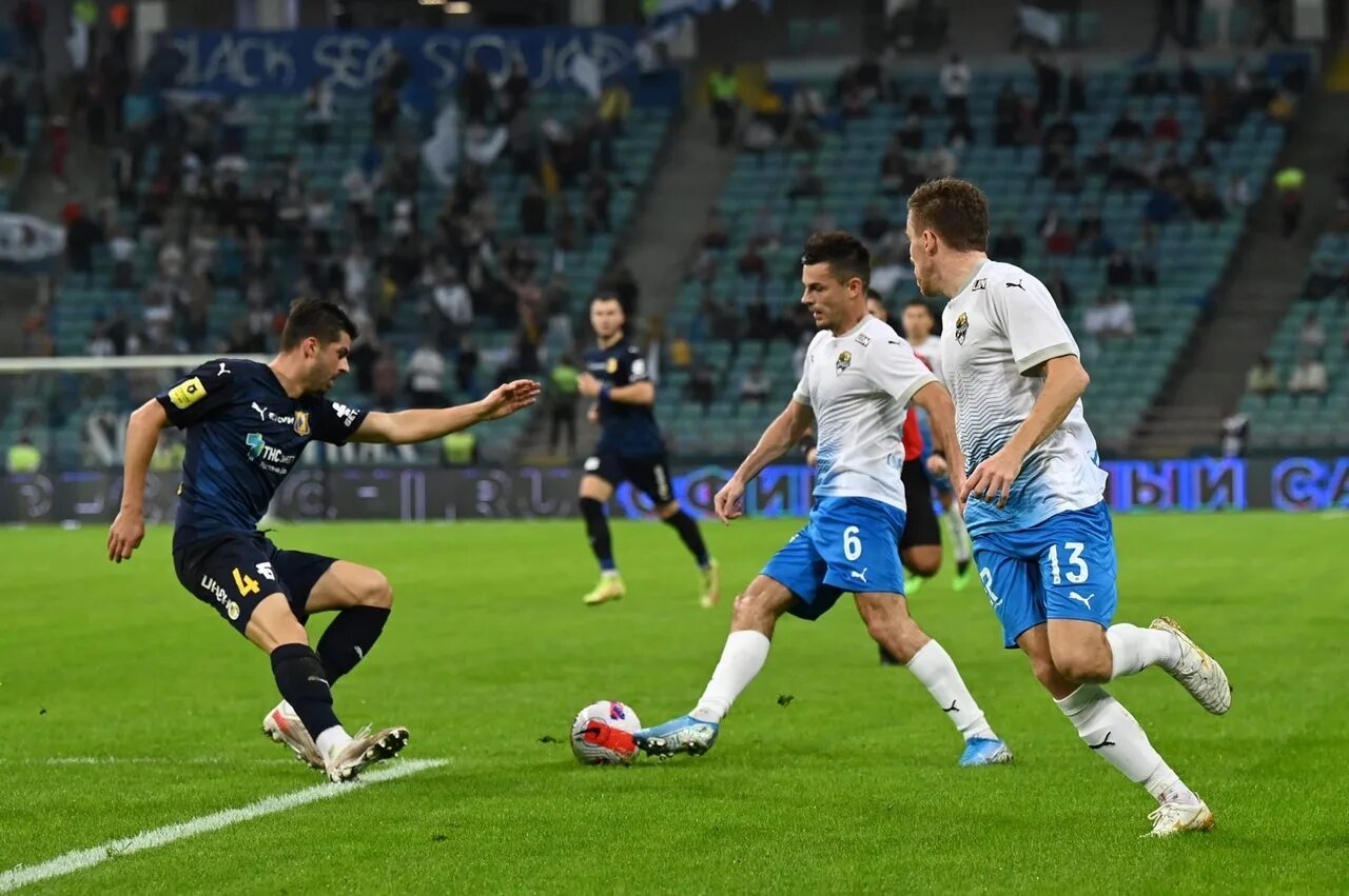 Резон ростов. Комличенко фк ростов. Новая форма фк ростов. Памятник коробейнику в ростове на дону. Русь великая.