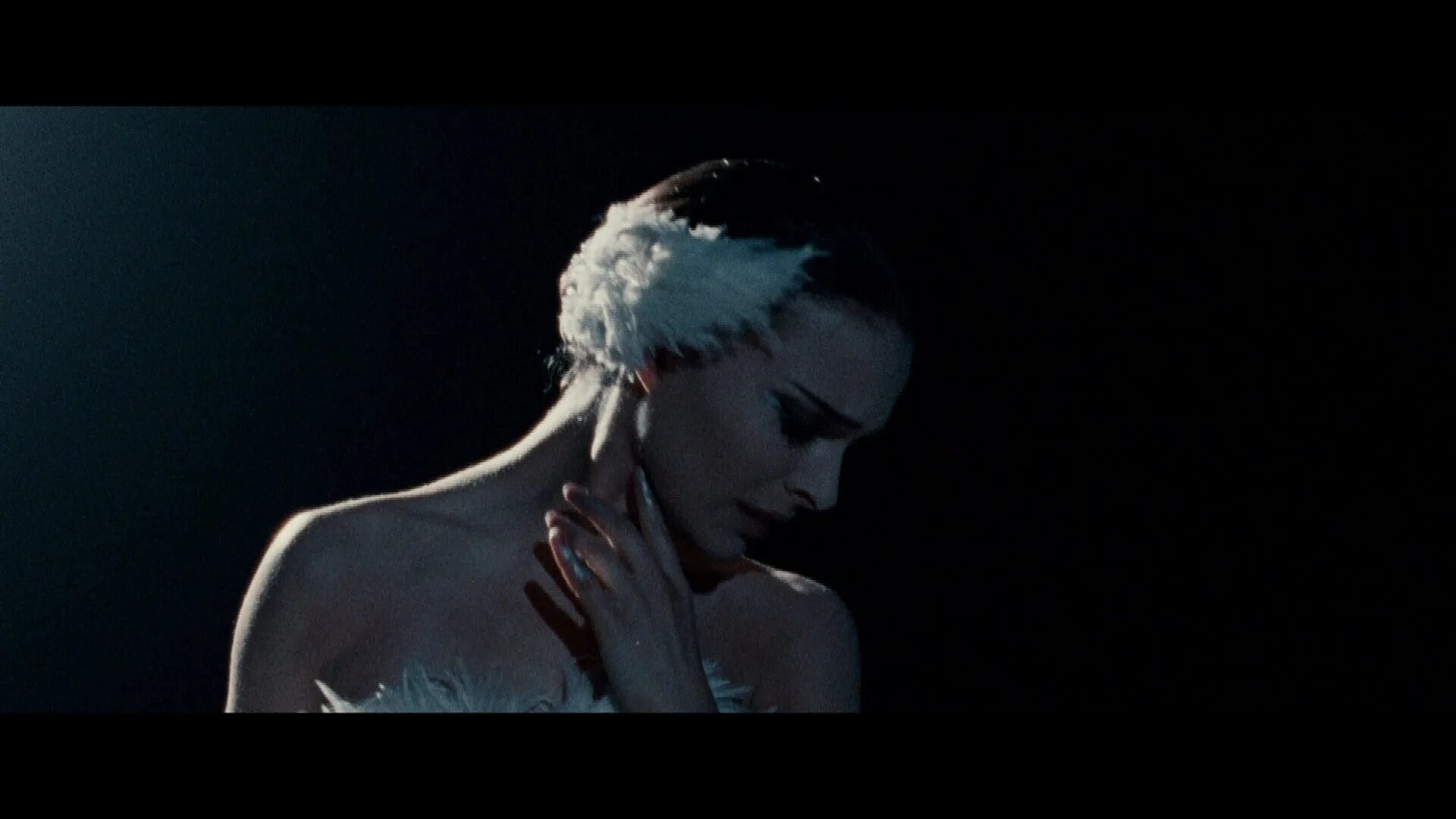 Черный лебедь 2010. Black swan леа. Натали портман черный лебедь. Черный лебедь и ахерон хонкай. Натали портман черный лебедь.