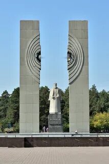 Памятник курчатову