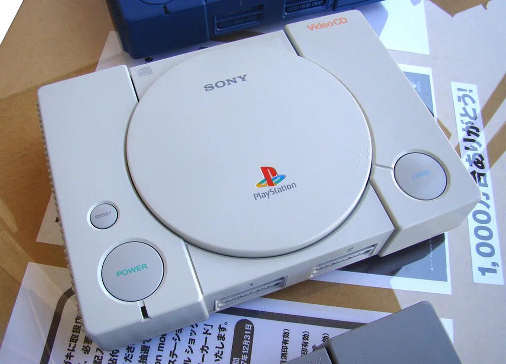 Playstation scph. Sony ps1 SCPH-1001. Сони плейстейшен 1 SCPH 5552. Sony PLAYSTATION SCPH 5000. Ps1 SCPH-7000.