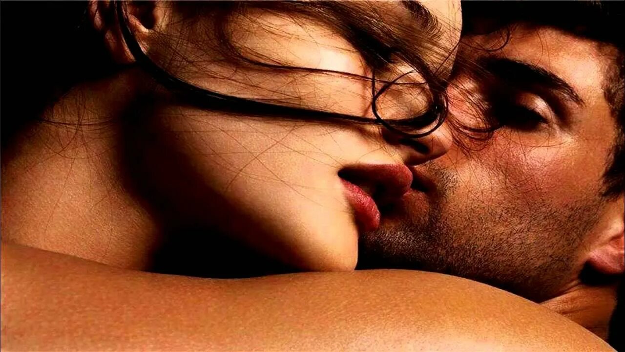 Нежный ласкает губами. Страстный поцелуй. Нежная страсть. Нежный поцелуй. Чувственный поцелуй.