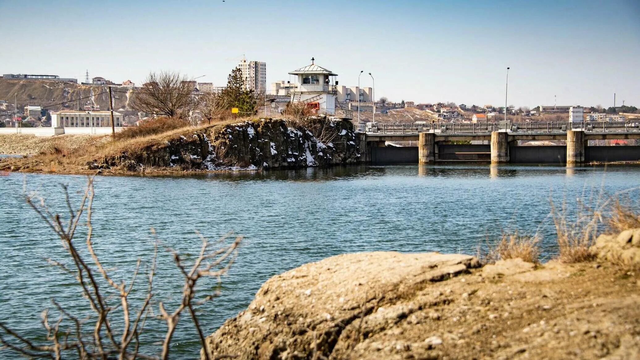 Симферополь без воды. Река Салгир Симферополь. Водохранилище Симферополь 2022. Салгир в разливе 2022. Салгир наводнение.