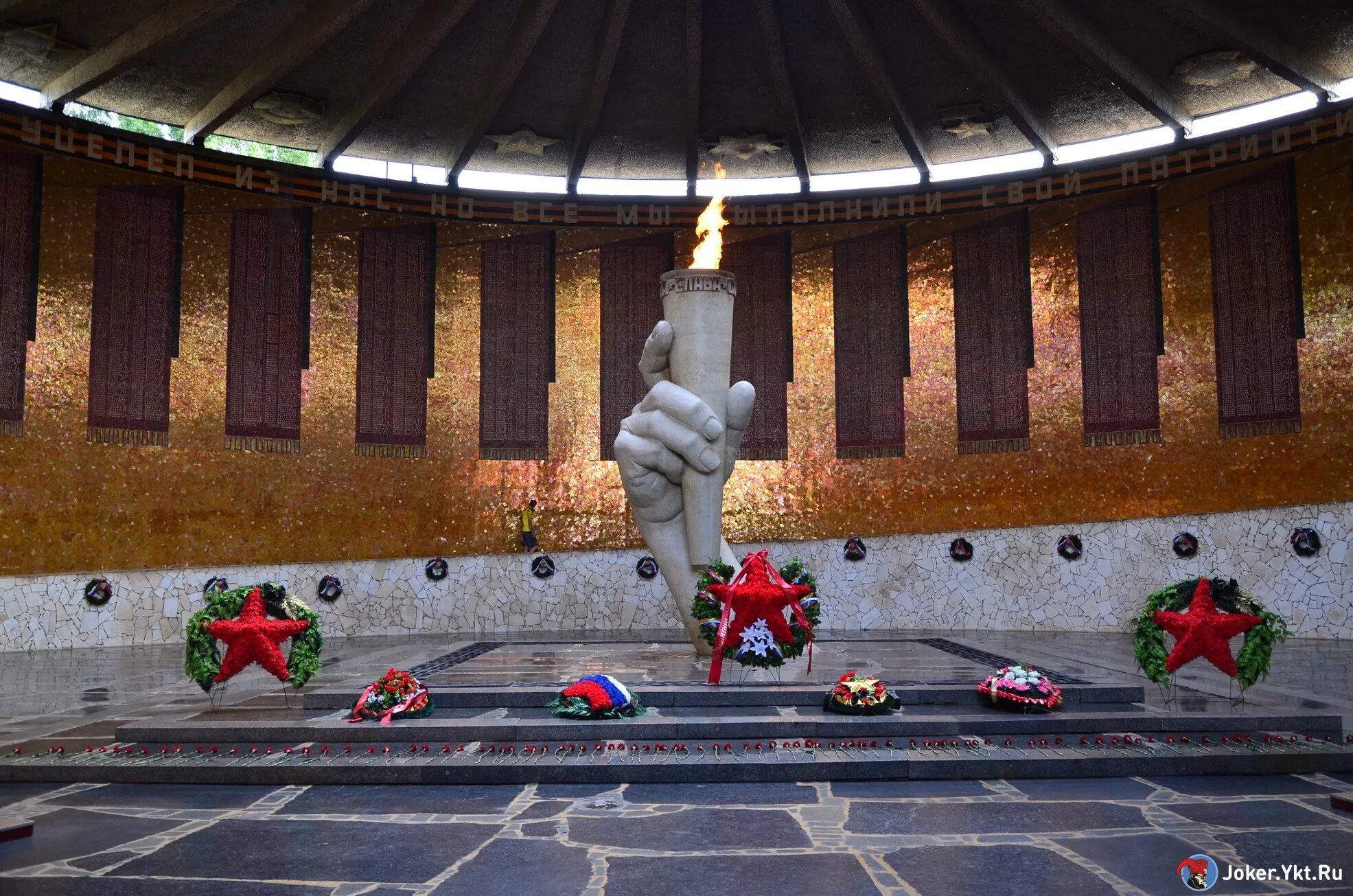 Волгоград памятники великой отечественной. Мемориальный комплекс Мамаев Курган. Волгоград мемориальный комплекс на Мамаевом Кургане. Зал воинской славы мемориала на Мамаевом Кургане.. Вечный огонь Волгоград Мамаев Курган.