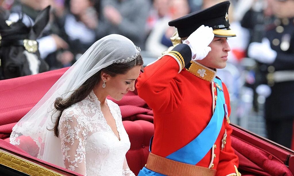 Royal wedding outfit l2. Свадьба принца иордании. Свадебное платье принцессы анны. Королевская свадьба 19 глава. Обряд венчания в католической церкви.
