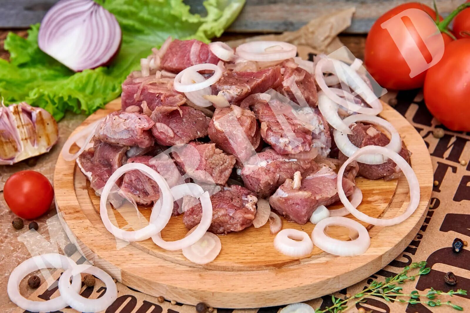 Как замариновать мясо в луке. Мясо для шашлыка. маринованное мясо для шашлыка. мясо для шашлыка из свинины. свиное мясо для шашлыка.