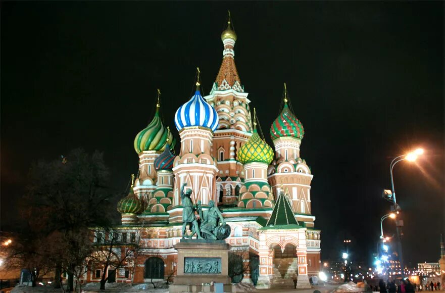 Храм василия блаженного сзади. Собор василия блаженного и храм христа спасителя. Храм василия блаженного храм христа спасителя. Храм василия блаженного храм христа спасителя. Красная площадь храм христа спасителя.