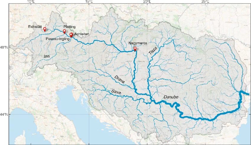 Страны через которые протекает дунай. Река Дунай на карте. Бассейн реки Дунай. Бассейн реки Тиса. Река Дунай Исток и Устье на карте.