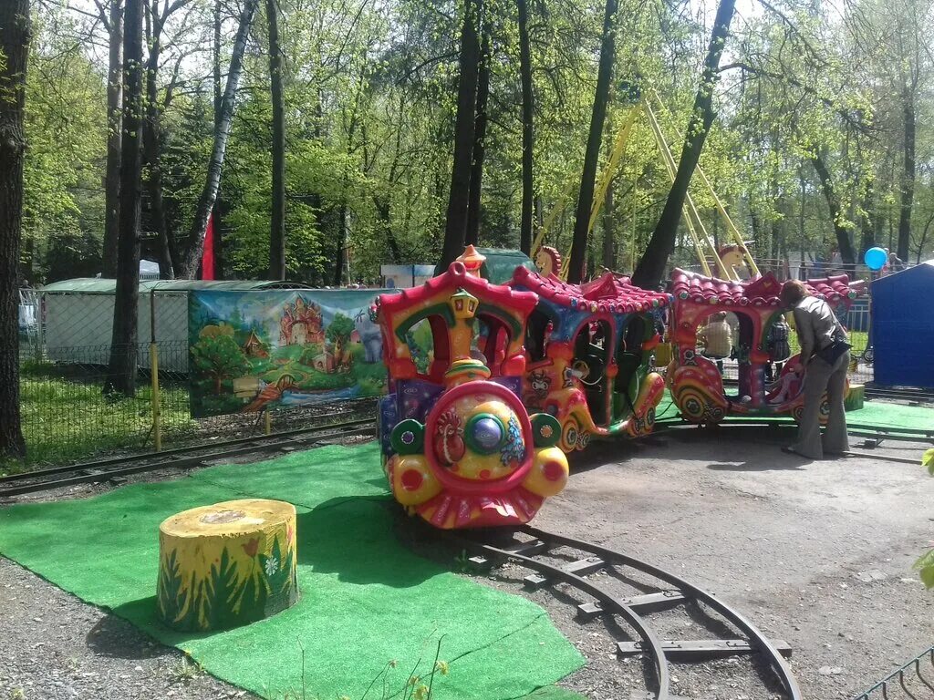 Сайт парк ульяновска. Парк Победы Ульяновск. Парк Победы Ульяновск аттракционы. Аттракционы в парке Победы Ульяновск. Александровский парк аттракционы Ульяновск.