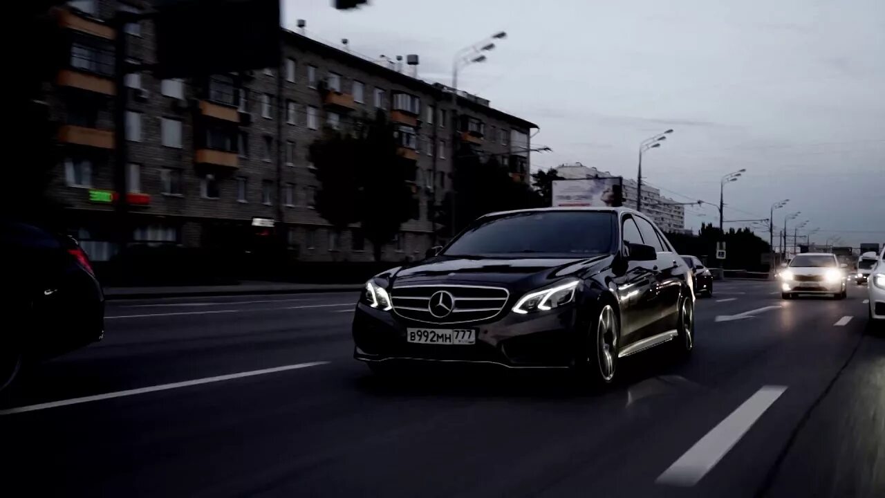 Черный выезд. Мерседес е63 черный. Мерседес c63 AMG В темноте. Мерседес е63 АМГ ночью. Чёрный Мерседес s63 AMG дрифт.