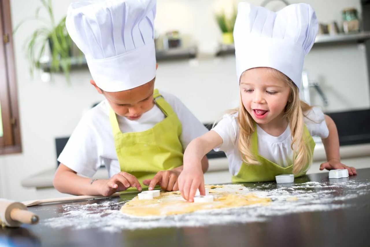 Kids cooking. Кулинарный мастер класс для детей. Детские Кулинарные мастер классы. Мастер класс для детей готовка. Детские мастер класс по кулинарии.