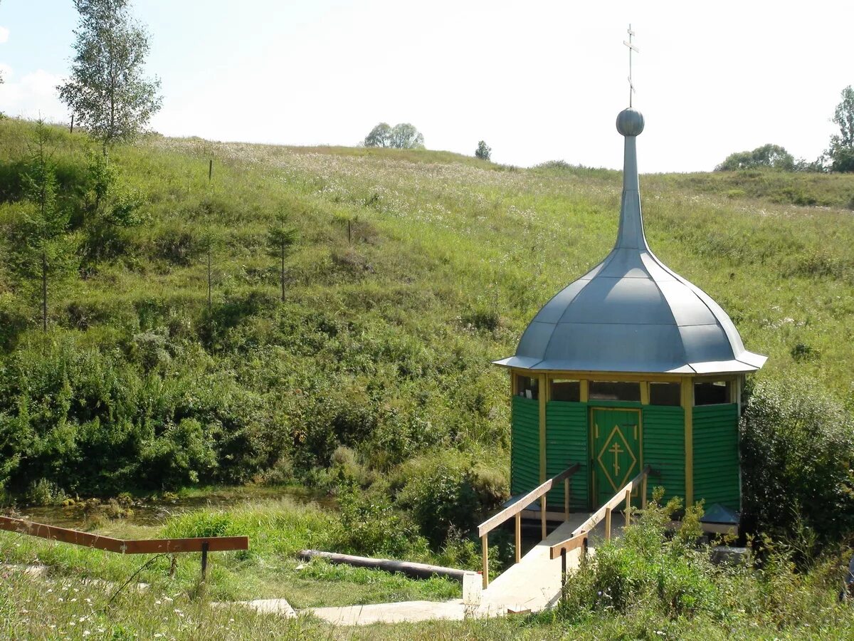 Оптина пустынь купальня. Родник, Святой источник пророка Илии село беседы. Ильинский Святой источник Бирск. Ильинское Калужская область Святой источник.