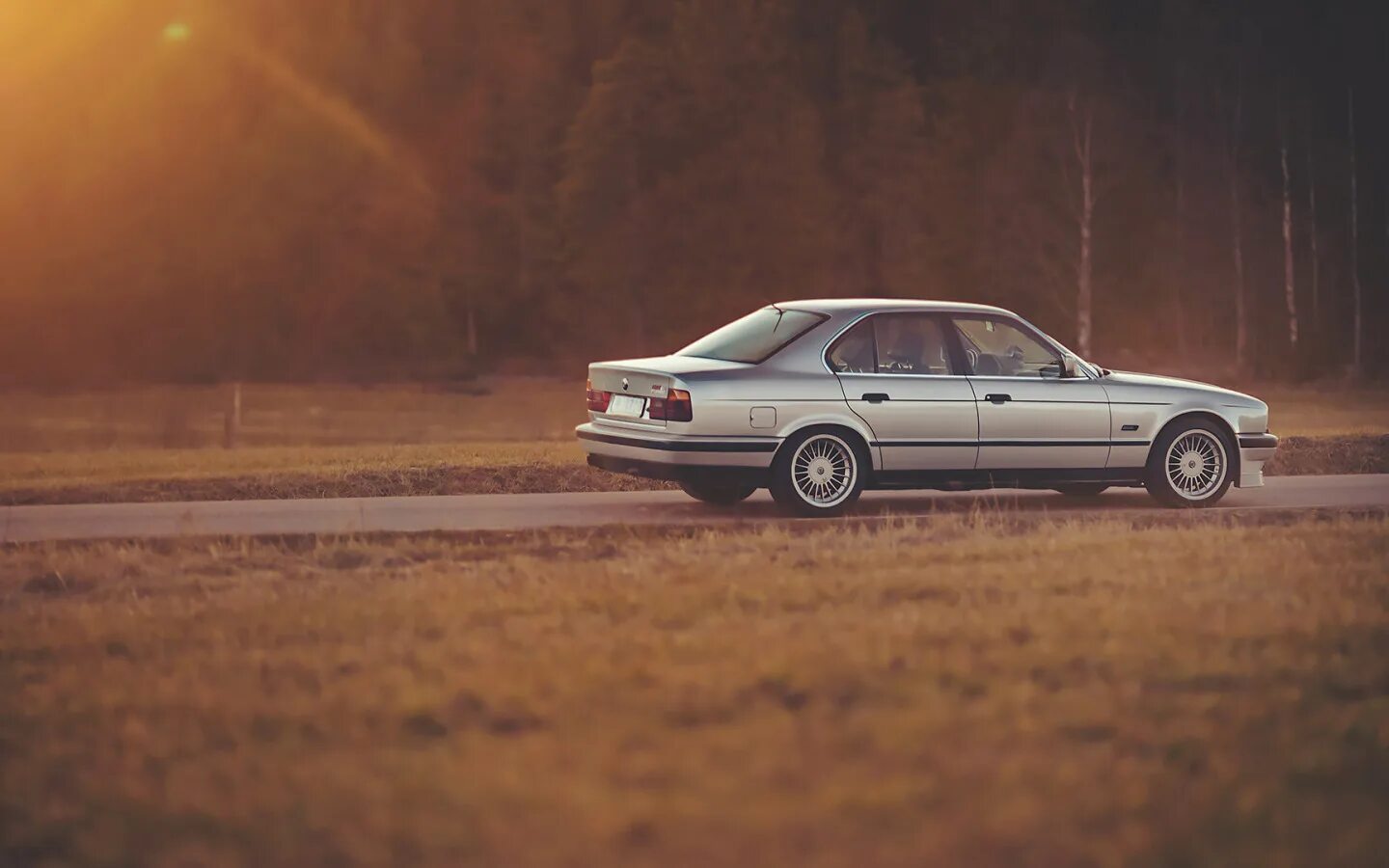 Е34 гаджи. BMW e34 Альпина. БМВ м5 е34. BMW m5 e34.