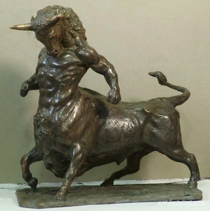 Дэмиен херст скульптура минотавр. Минотавр критский бык пасифая. Дэмиен хёрст. Минотавр скульптура казань. Минотавр скульптуры.