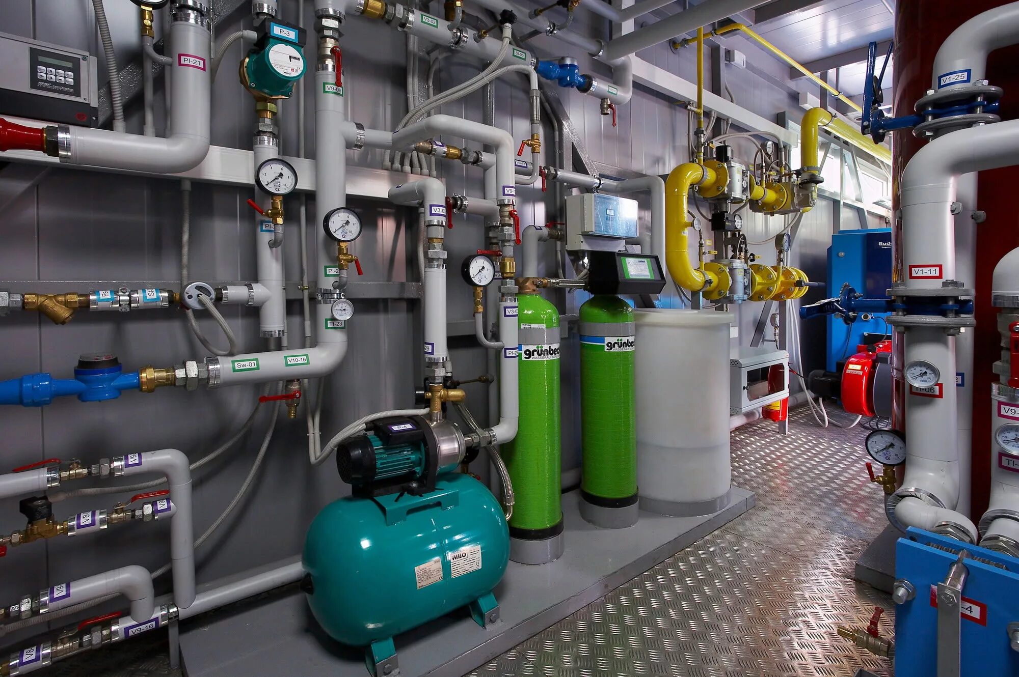 Строительство инженерных коммуникаций для водоснабжения газоснабжения. Система водоснабжения. монтаж водоснабжения. оборудование котельной. проектирование водоснабжения.