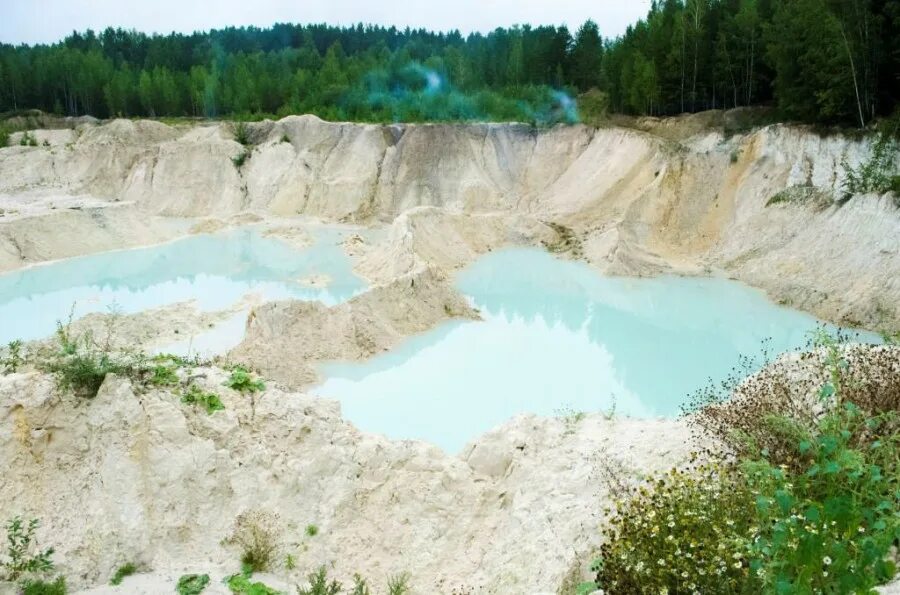 Сообщение о голубой глине. Кыштымский каолин карьер. Новокаолиновый озеро. Поселок новокаолиновый челябинская область карьер. Кожинский карьер голубая глина.