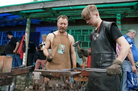 Ваня был на экскурсии в кузнечной