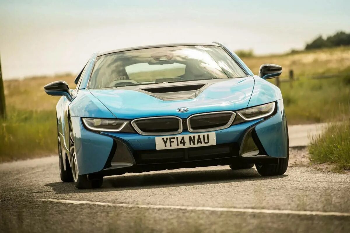 Bmw спорткар i8. Бмв 8 литров. Бмв 8 литров. Bmw i8 2017. Бмв 8 купе 2023.