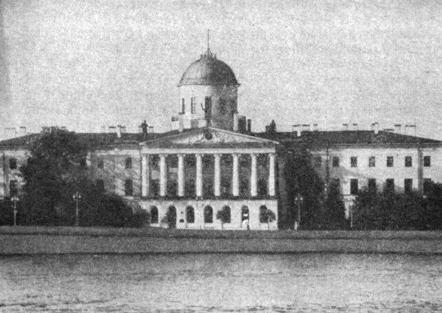 Придя в пушкинский дом четверть века проблема. Пушкинский дом в санкт-петербурге. здание таможни пушкинский дом.