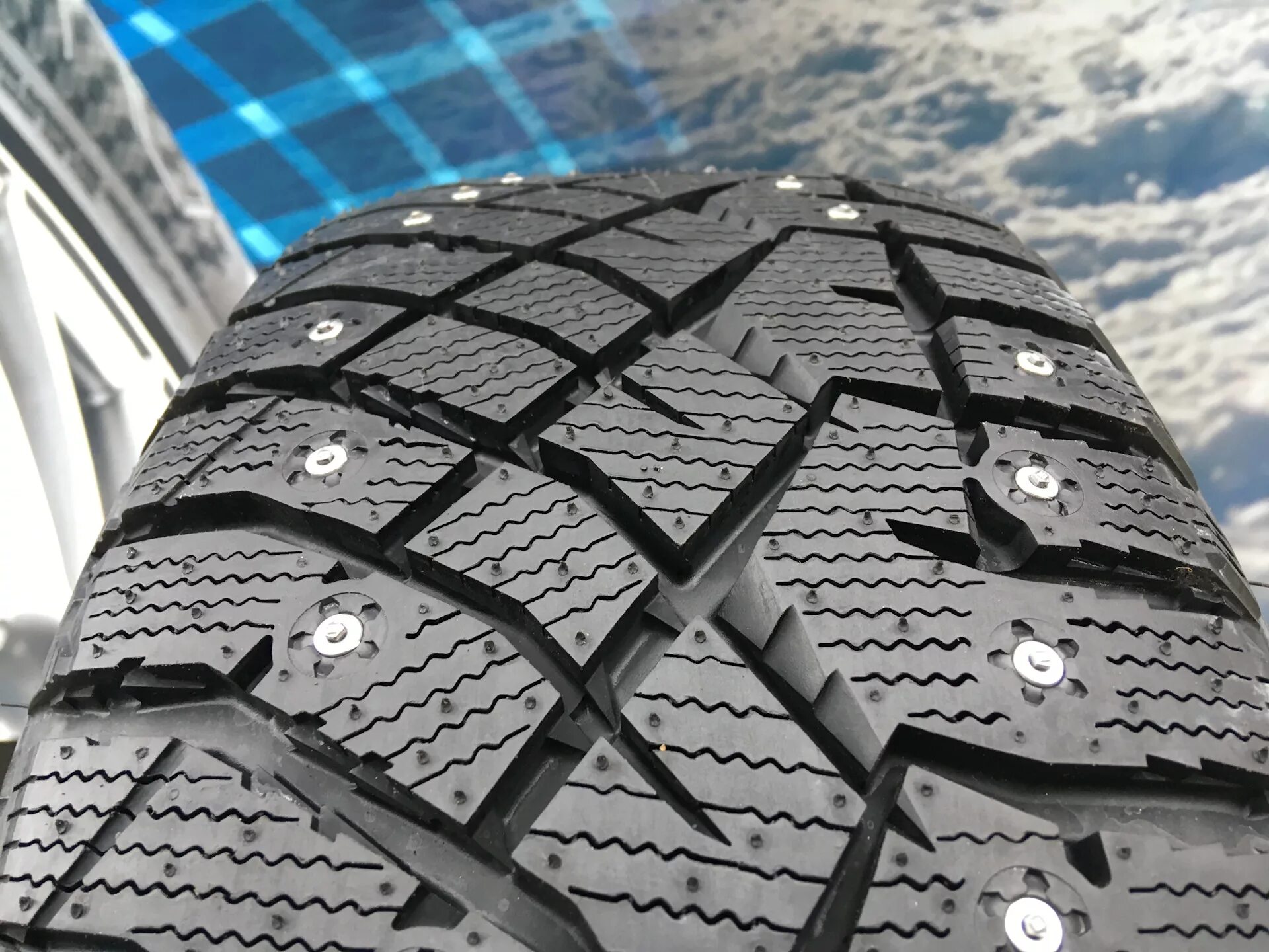 Шины therma spike r15. Nitto therma spike 185/65 r15. Nitto therma spike 185/65r14. Нитто шипованная шина. Nitto therma spike 185/65r14.