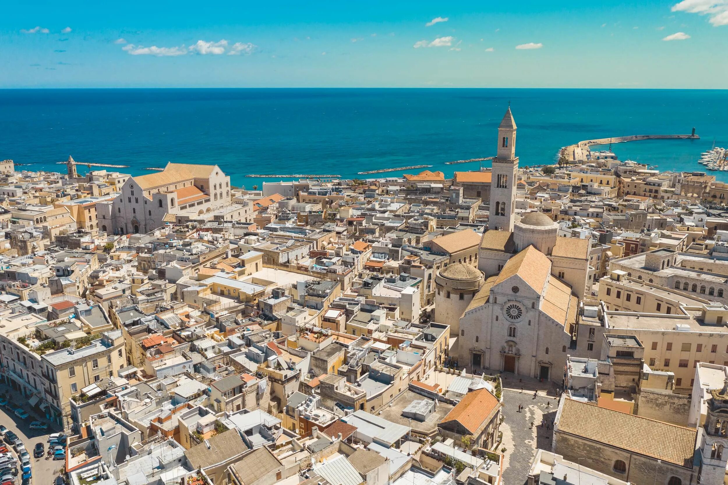 Бари Апулия. Bari, Puglia, Италия. Итальянский город Бари. Апулия Италия 2023.