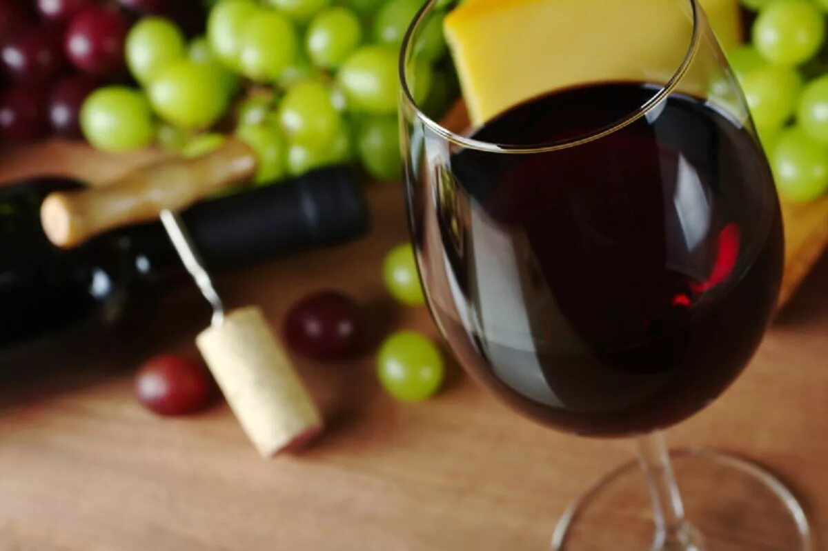 Бокал вина польза. Красное вино. Полезное вино. Винное дело. Чем полезен бокал вина.