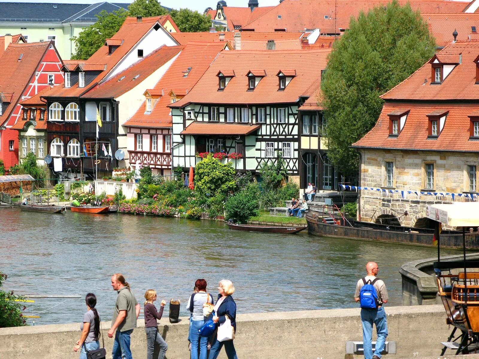 Город плавна. Бамберг город в Германии. Бамберг Германия площадь. Бамберг Германия население. Города Германии город Целле.