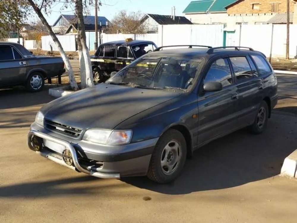 Тойота калдина поколения. Тойота Калдина 2000 1 поколение. Toyota Caldina 1 поколение. Toyota Caldina, 1998 1 поколение. Тойота Калдина 2 поколение.