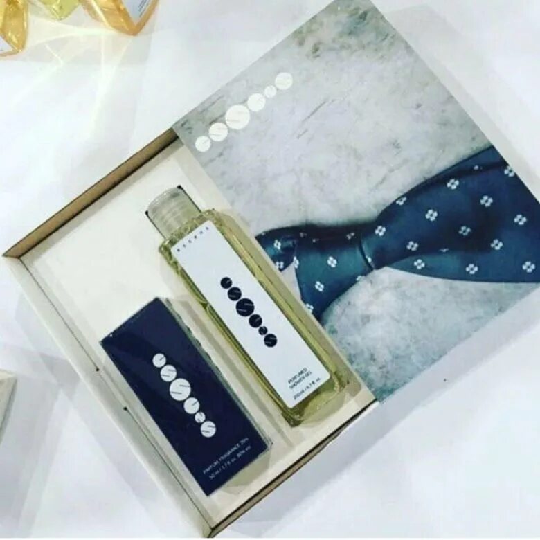 Подарочные наборы essence. Подарочные наборы женские эссенс. Духи эссенс подарочные наборы. Essence наборы. Наборы эссенс духи парфюм.