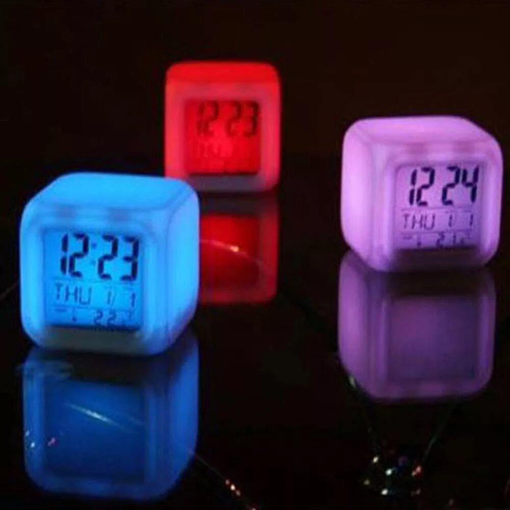 Часы cube. Будильник куб с разноцветной подсветкой Color change. Часы будильник кубик Color change разноцветная подсветка. Цифровые электронные часы led simple Night Glow. Часы будильник светящиеся в темноте.