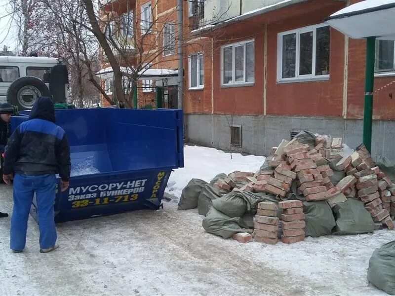 газель с мусором. ук плющихинский новосибирск. экофлае. вывоз мусора газель бортовая. вывоз строительного мусора газелью.