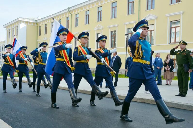 Сайт иркутского суворовского училища. Иркутское Суворовское училище парад. Открытие Суворовского училища. Суворова училище Иркутск. Молодая гвардия Иркутск в Суворовском училище.