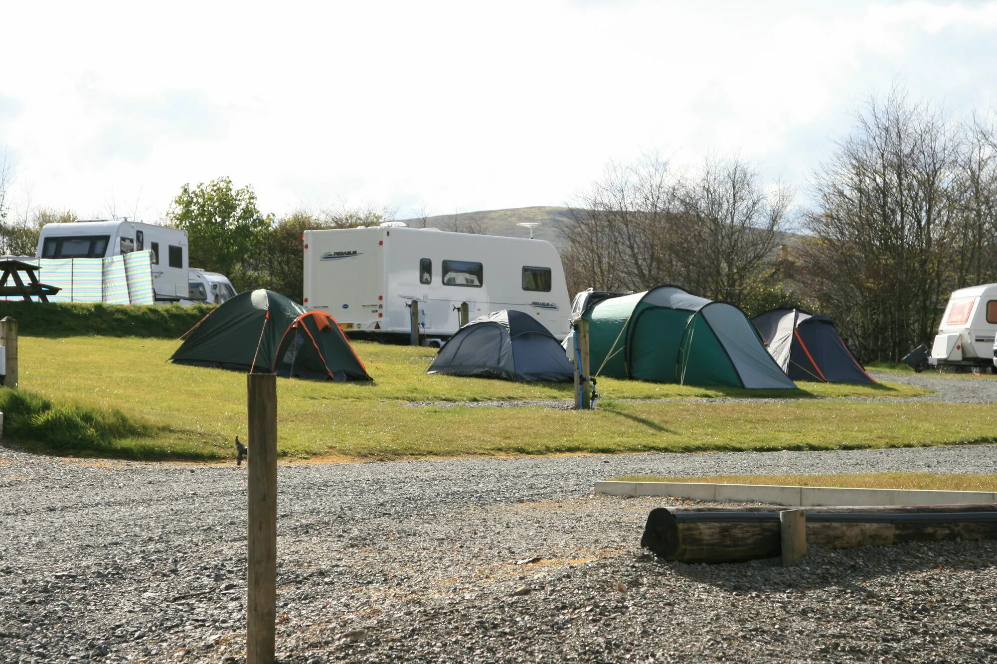 North camp. Bura Bura Park кемпинг. Поселок Мирный кемпинг парк. Кемпинг Зеленоградск. Кемпинг парк у озера.