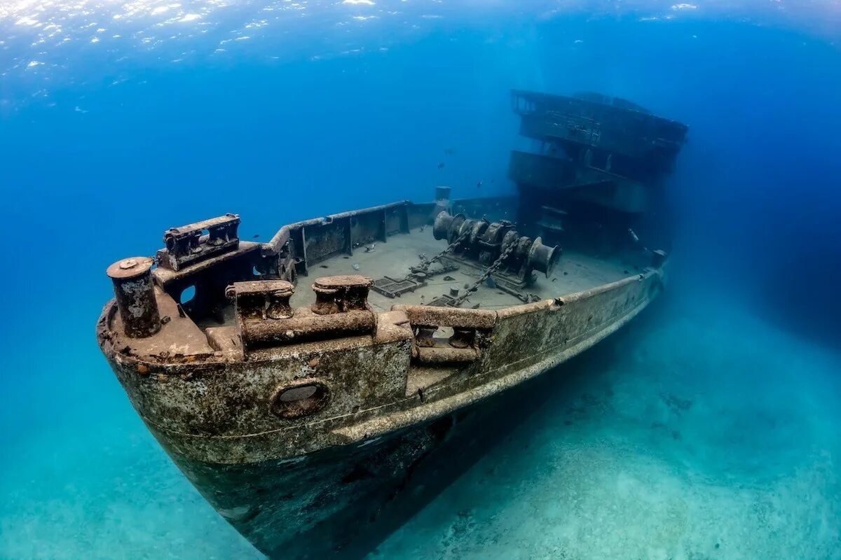 Затонувшие корабли на дне моря. Kittiwake корабль затонувший. USS Kittiwake корабль. Бермудский треугольник затонувшие корабли.