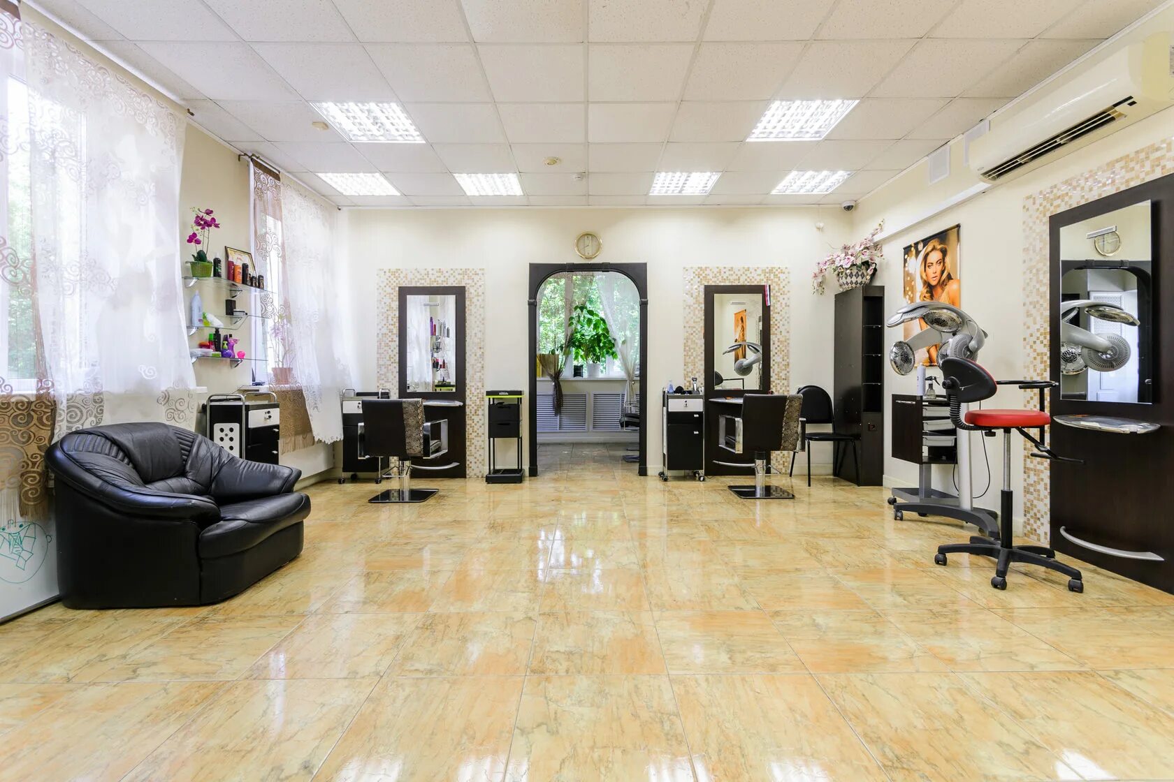 Лилия арт халтуринская. Салон симпатия. Салон красоты симпатия юго западная. Парикмахерская открытое шоссе. Салон симпатия открытое шоссе.