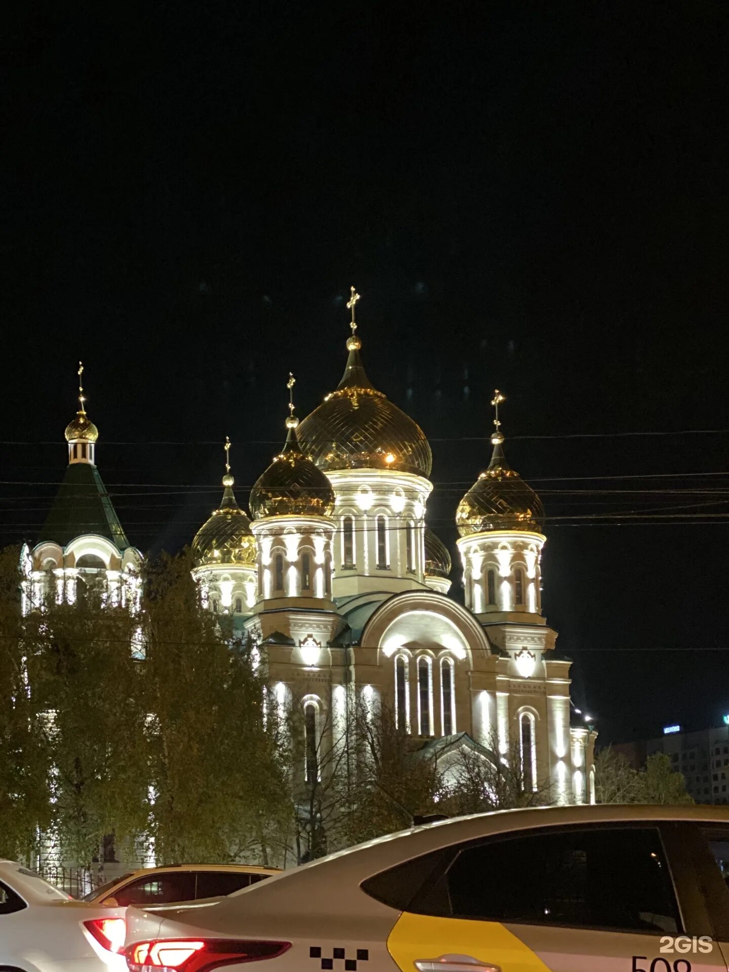 Храм Георгия Победоносца Ставрополь. Храм на Кулакова Ставрополь. Церковь Ставрополь ночью. Храм на Кулакова Курск.