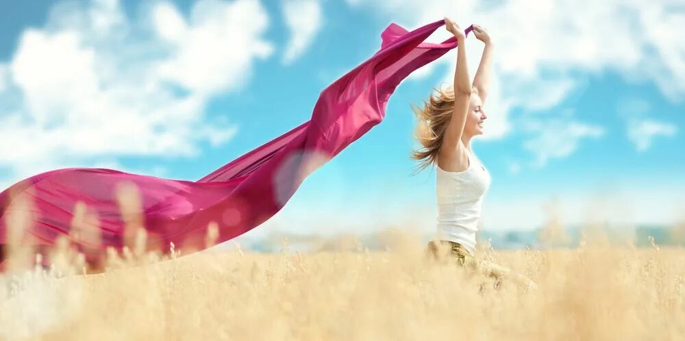 Довольная девушка. Woman s move. Уверенность в себе. Woman s move. Woman s move.