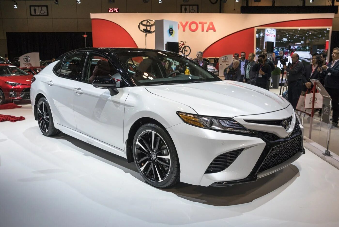Новый авто тойота цены. Toyota Camry 2018. Toyota Камри 2018. Новая Toyota Camry 2023. Новая Toyota Camry 2018.
