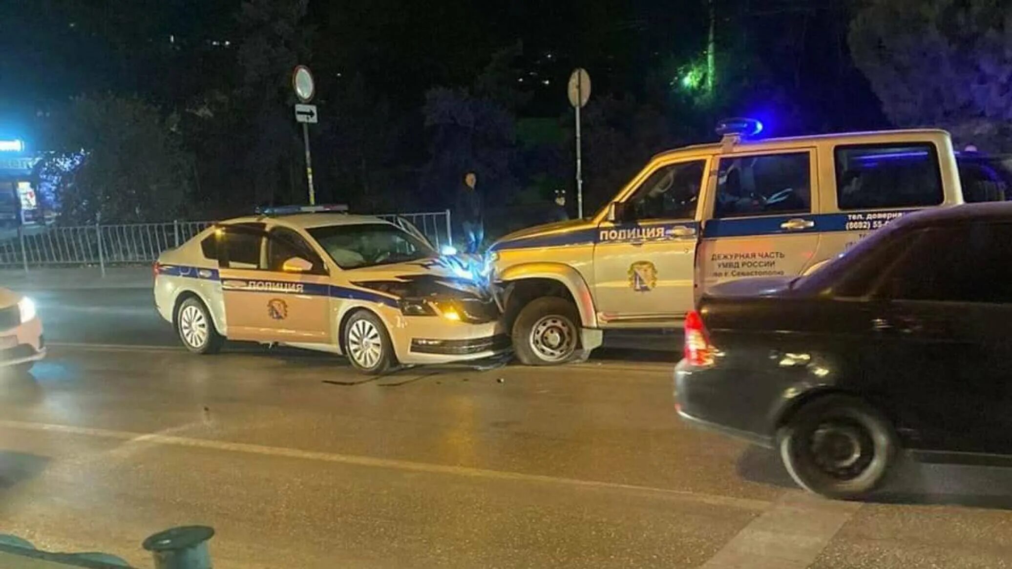 Полицейский останавливает машину. Авария с машиной ппс спб. Разбитый полицейский уаз. Разбитые полицейские машины. Патрульная машина в кургане.