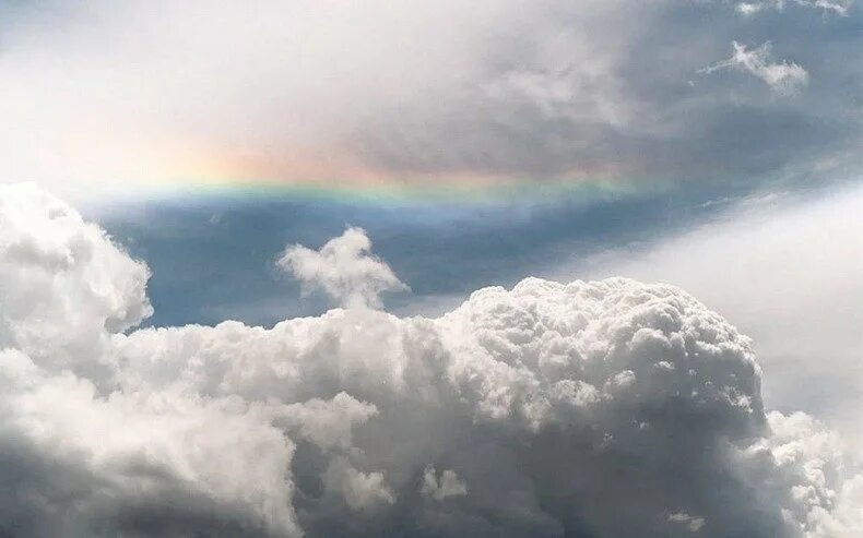 Огненная Радуга в Айдахо. Огненная Радуга явление природы. Радужные облака. Радужные облака явление.