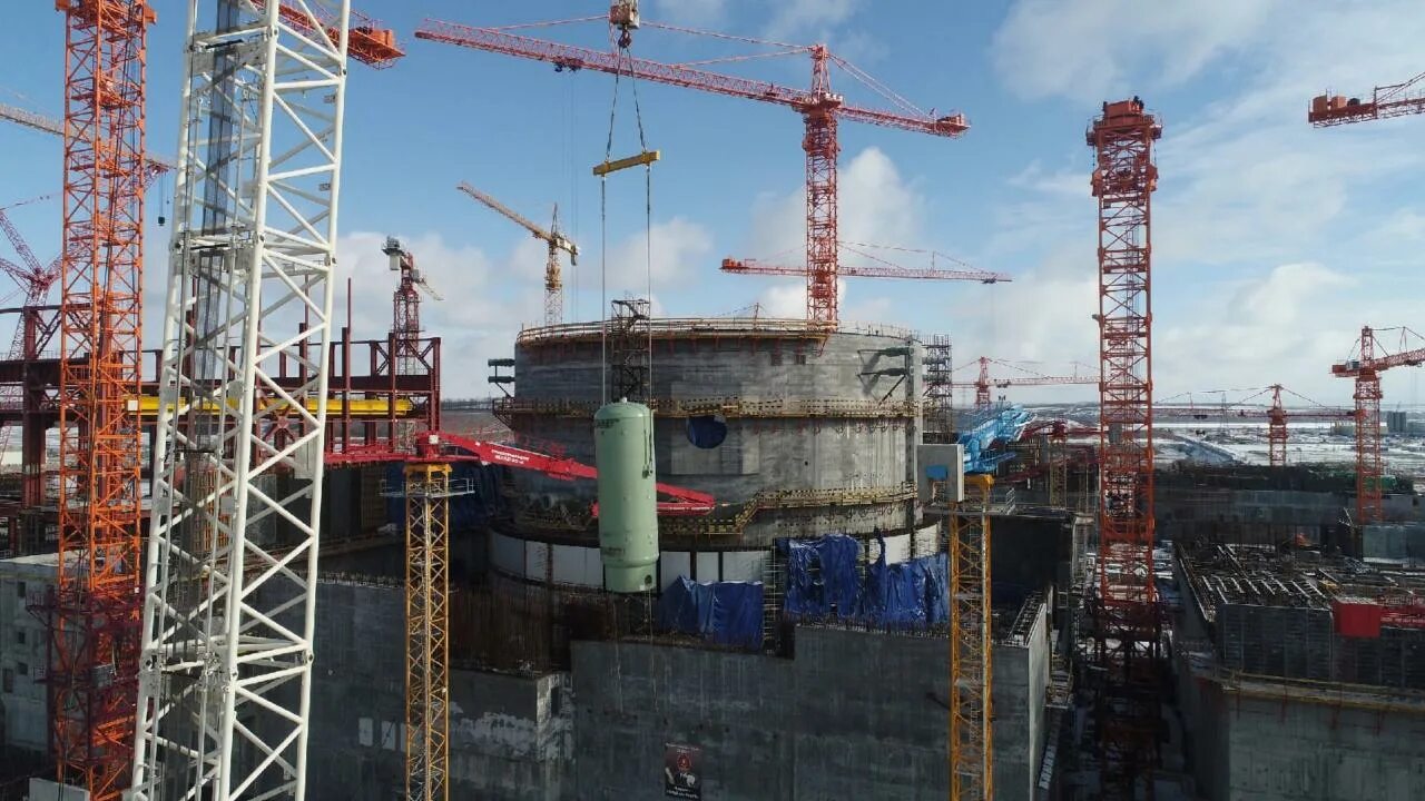 Строительство новой аэс. АЭС 2 Курчатов. Курчатов стройка атомной станции. Курская АЭС-2 энергоблок 2. Курская АЭС 1 И 2 энергоблок.