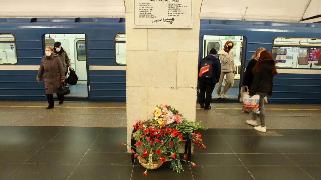 Питер 2017 год метро. 3 Апреля 2017 года в метрополитене Санкт-Петербурга. Теракт в метро Технологический институт. 3 Апреля 2017 взрыв в метро Санкт-Петербург.