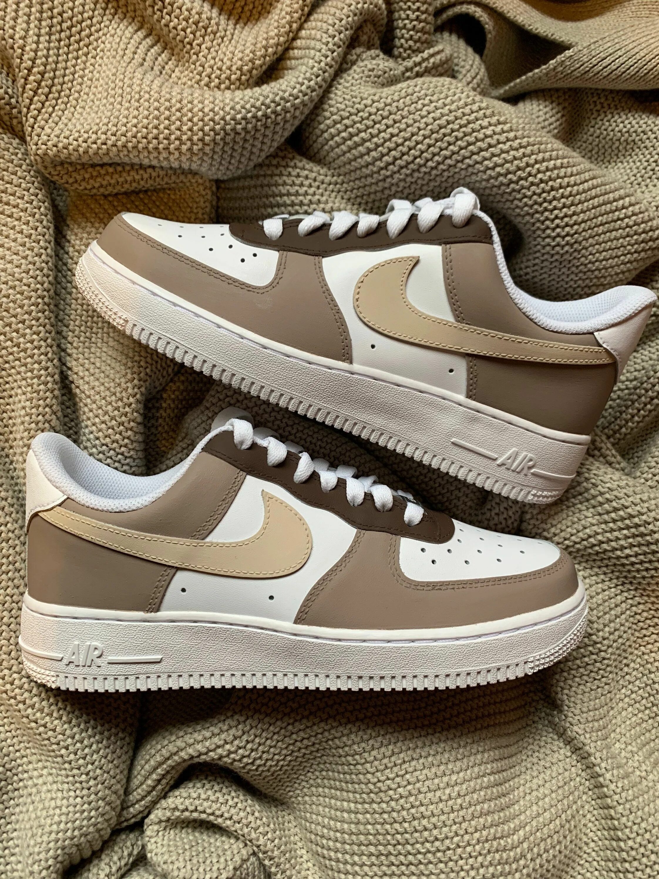 Nike Air Force 1 коричневые. Nike Air Force тканевые. Nike Air Force 1 бежевые. Nike Air Force 1 коричневые с бежевым.